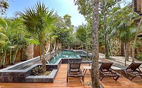 Amaka Calma Tulum